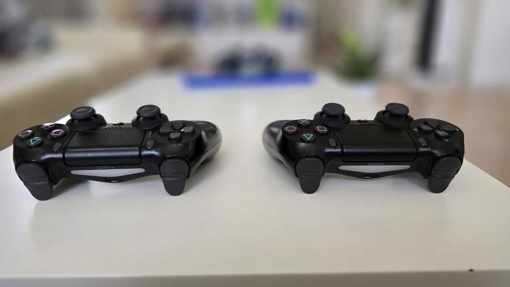 PlayStation 4 Pro / PS4 Pro 1TB с 2 контролера и игри