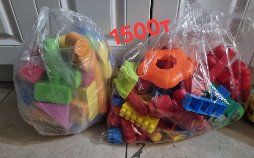 Продам игрушки для мальчика