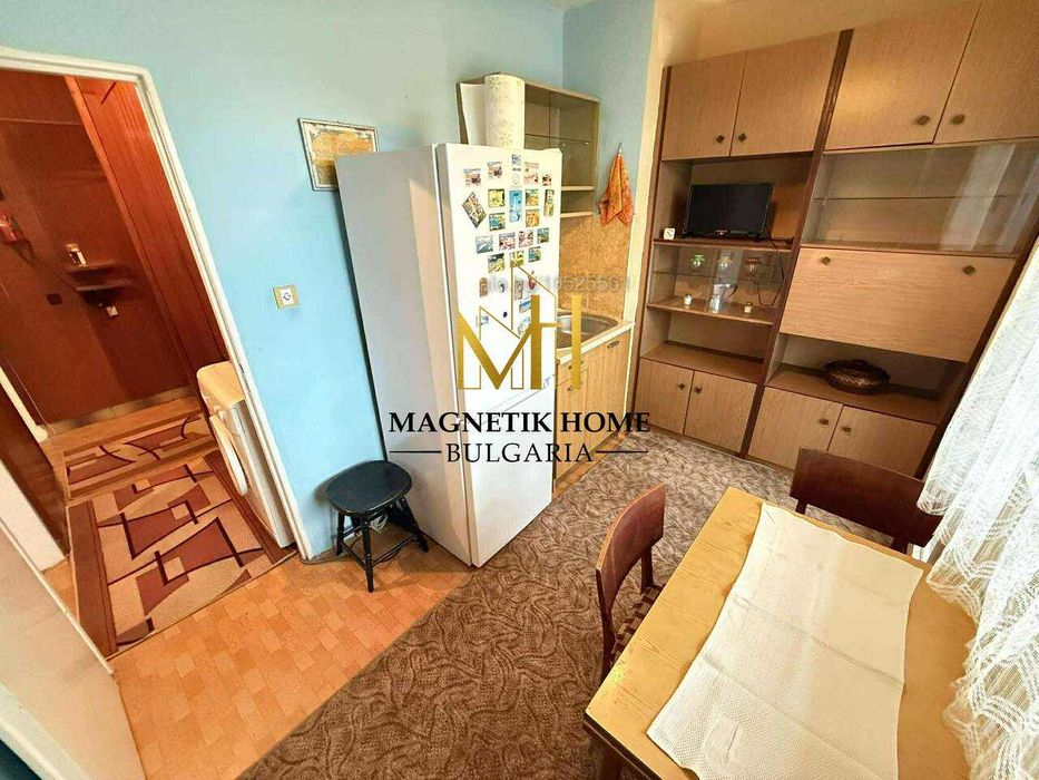 Дава се под наем Тристаен апартамент в Бургас, Изгрев - 75 кв.м за 306 € - Снимка #1