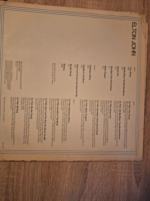 Vând vinil Elthon John