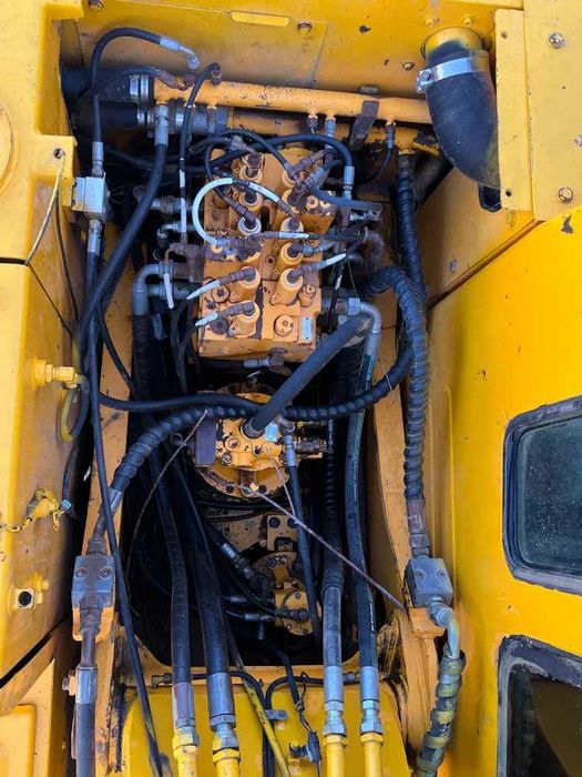 Sotiladi eskavator Hyundai 1400 lik 2004 yil