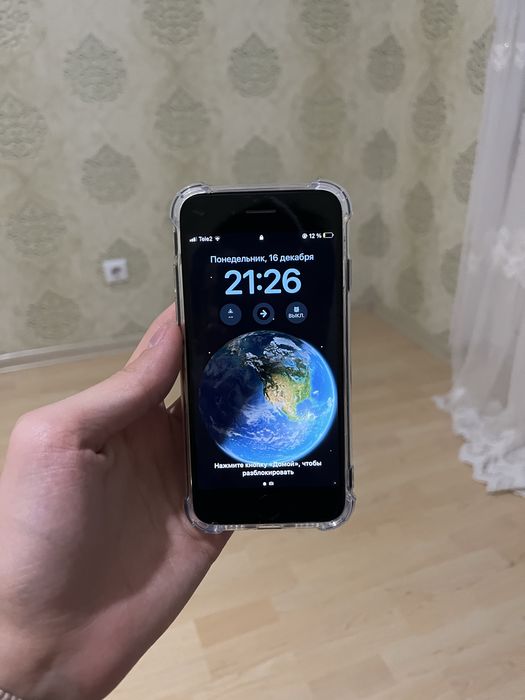 Продам iPhone SE 2020