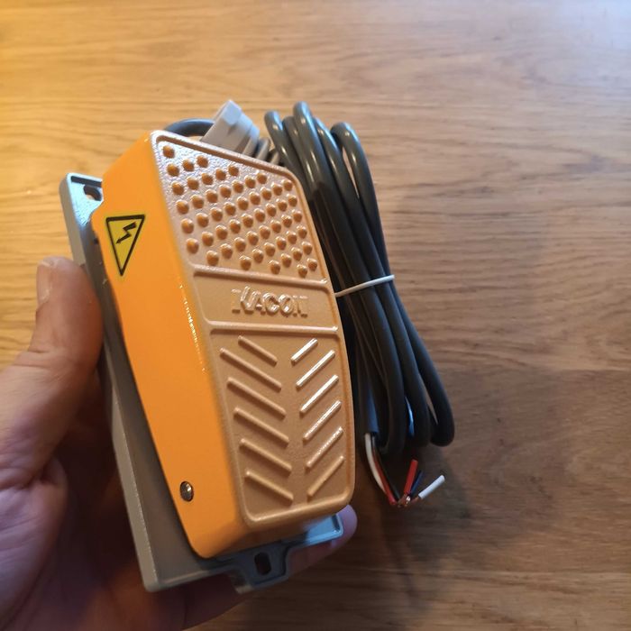 НОВ! Метален педален превключвател – моментен, устойчив, IP54