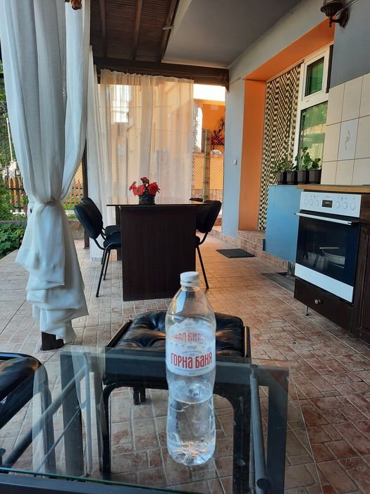 Продавам къща с магазин