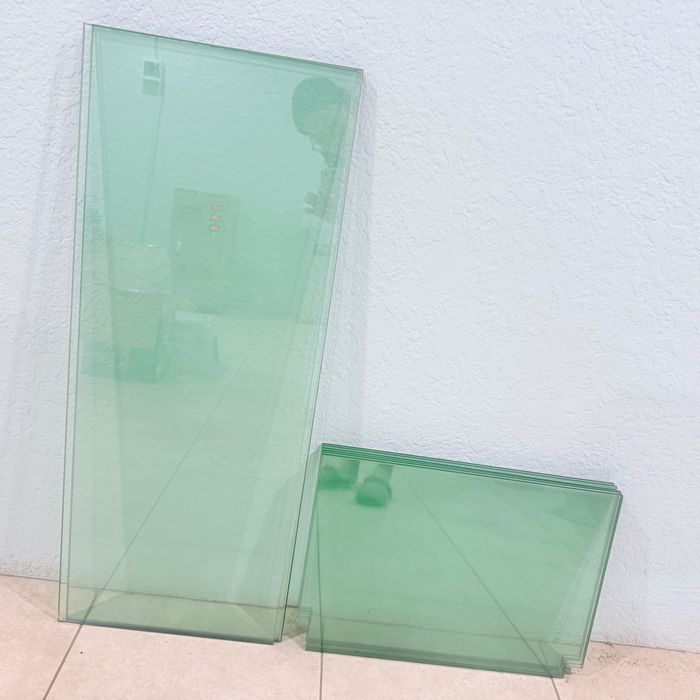 Продам стекло для шкафа