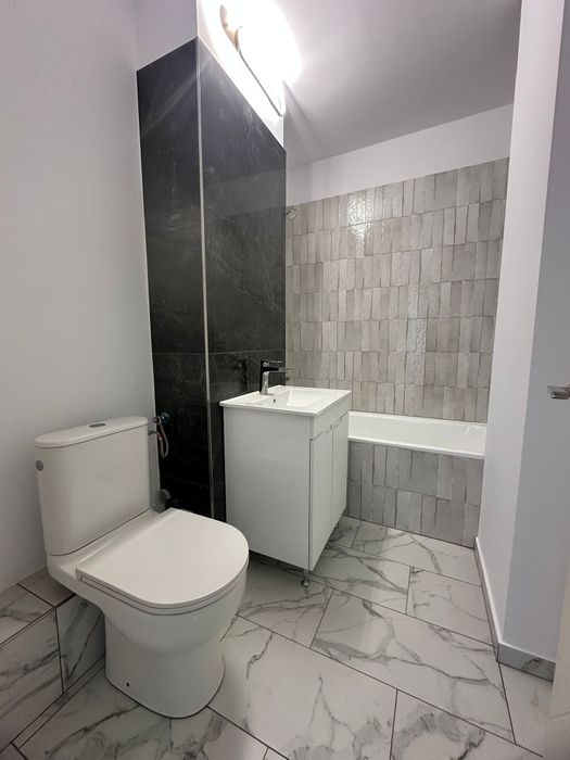 Vand apartament cu 3 camere