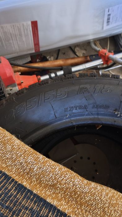 Гуми  235/55  R 18