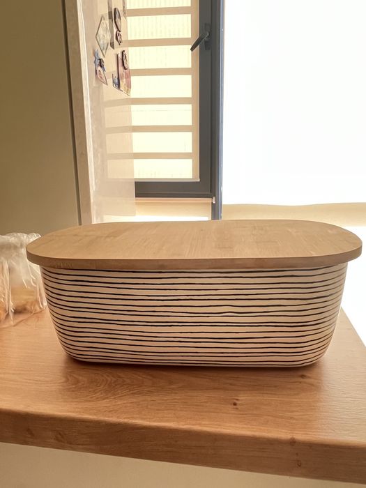 Хлебница с деревяной крышкой