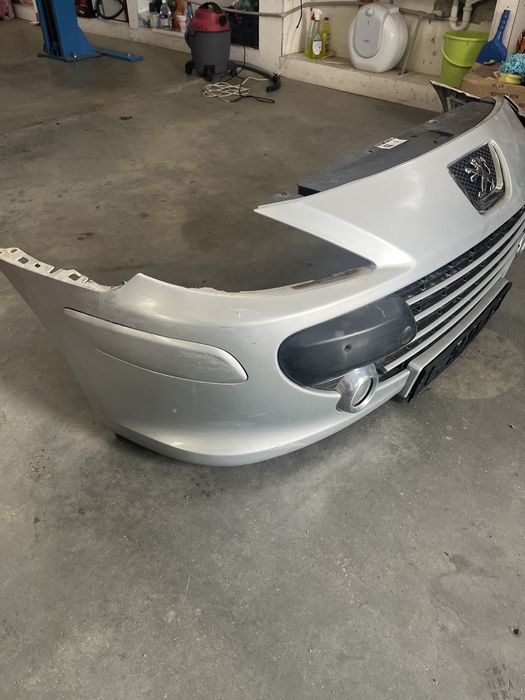 Предна броня пежо peugeot 307 фейслифт facelift 307cc 307 cc 307 sw комби хечбек кабрио