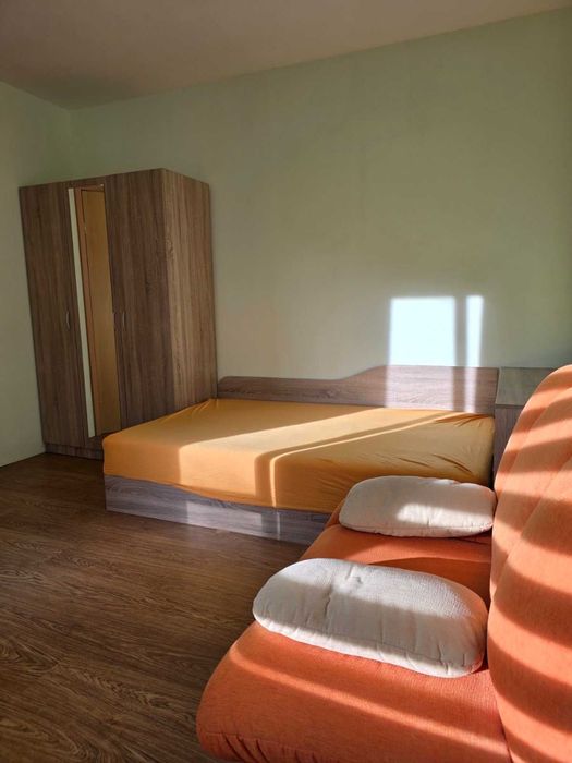 Тристаен супер център първи наемателе