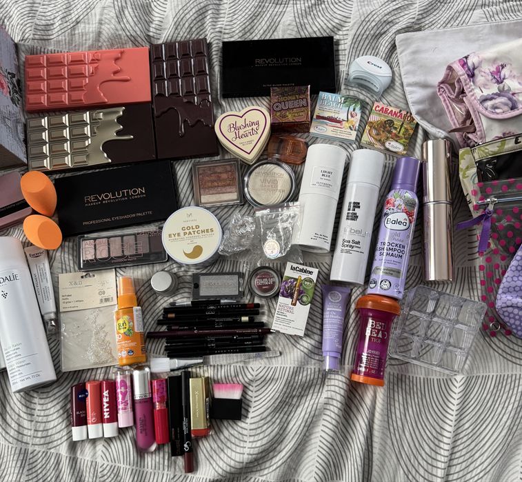 Голям комплект козметика и аксесоари – над 50 артикула