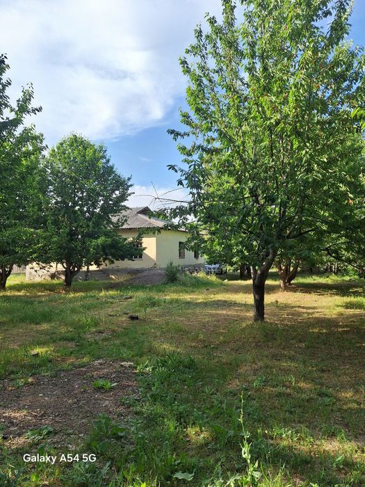 Тезлик билан 6 хонали 15 сотик участка сотилади