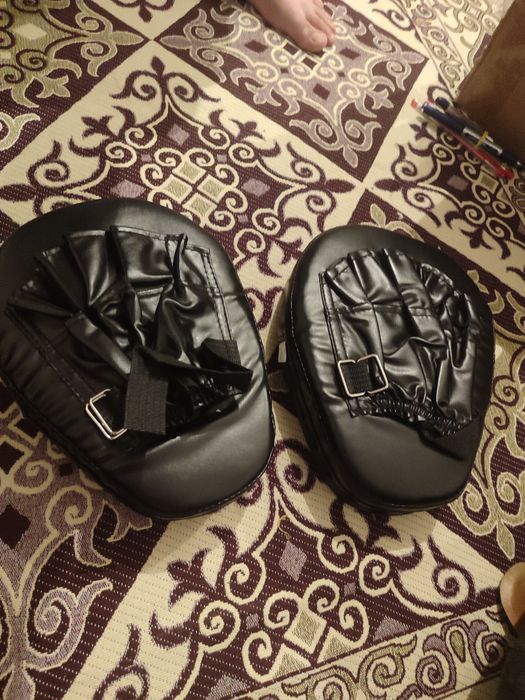 Боксёрская лапа.