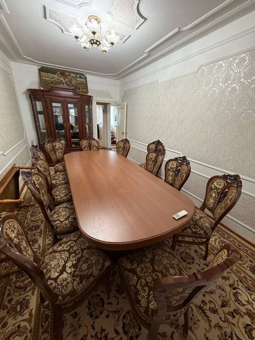 1 та стол 12 та стул сотилади срочно холати янги ишлатилмаган