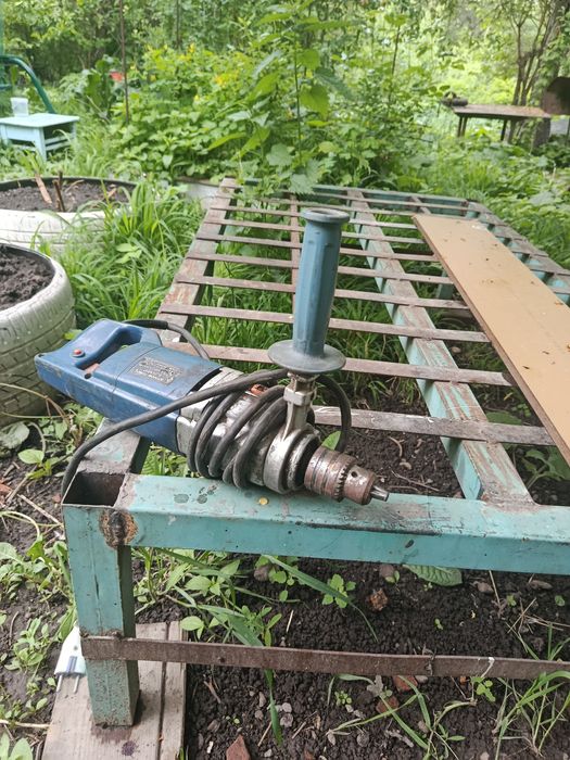 Продам дрель  требует ремонта