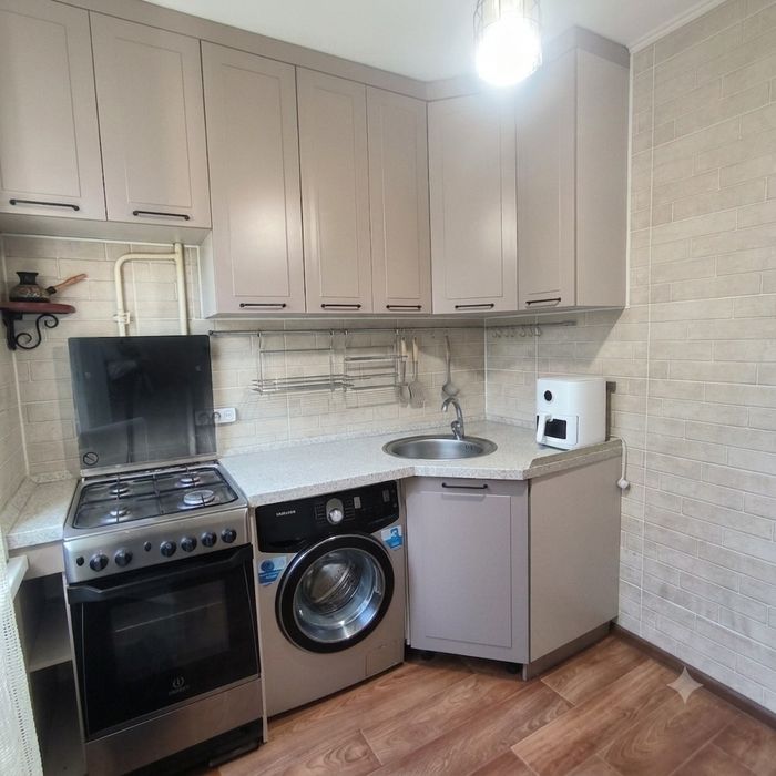 Продам 2 ком квартиру в центре