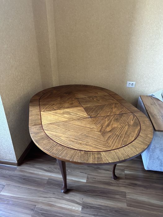 Продам круглый раздвижной стол из натурального дерева