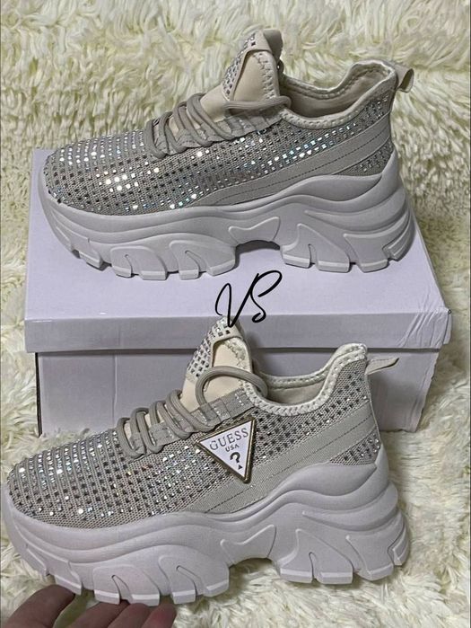 Adidași damă cu pietricele