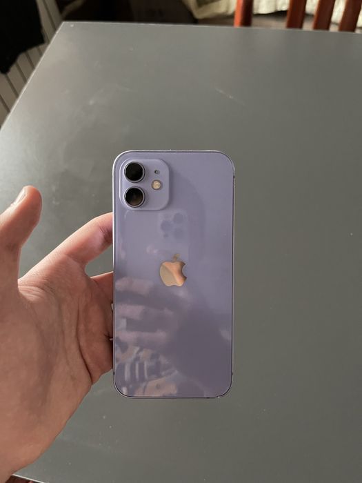 продам айфон 12.