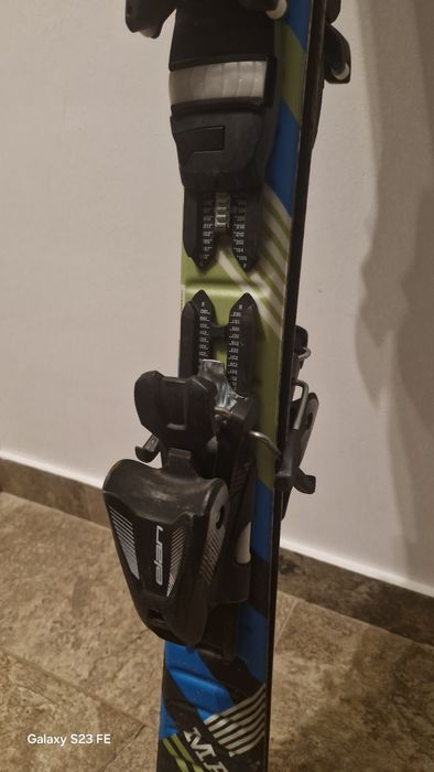 Schiuri Elan si bețe Wedze