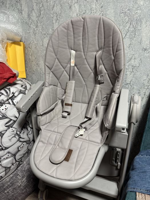 Стульчик для кормления happy baby little hedonist