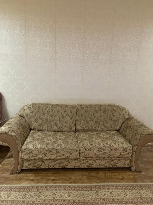 Продам диван с двумя креслами