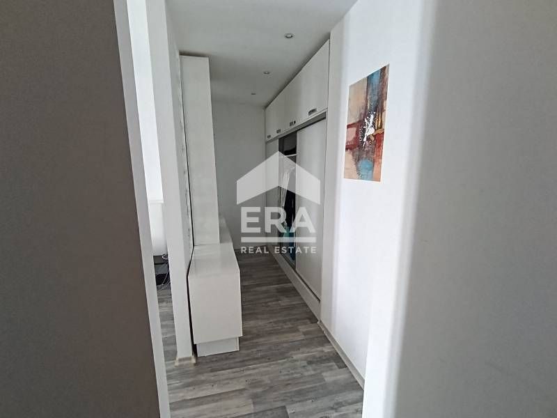 Четиристаен апартамент на морето с уникална гледка от всяка стая