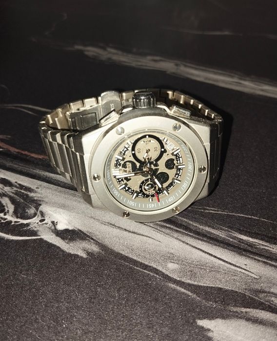 Продаются наручные часы