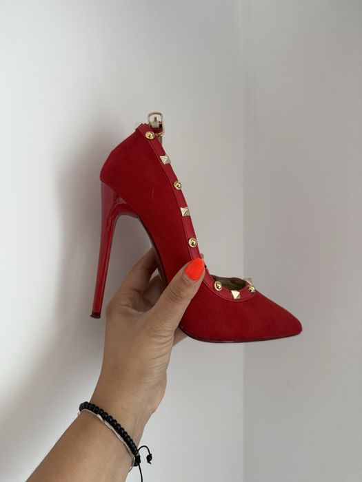 Pantofi stiletto