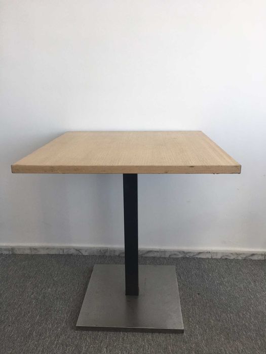 Дървена маса 70/70