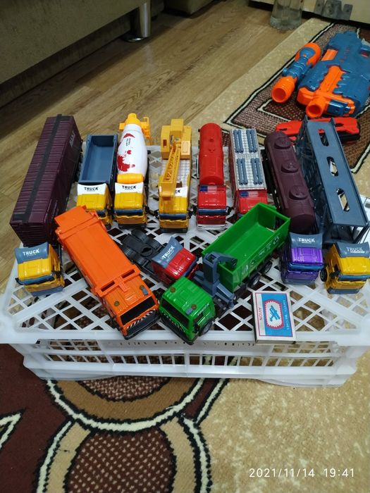 Продам игрушки. Машинки железные. Поштучно