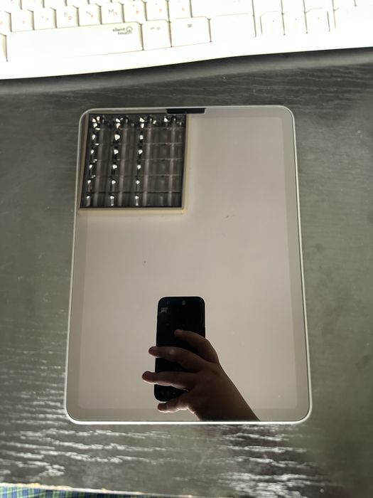 iPad Air 5 256gb - заключен с icloud