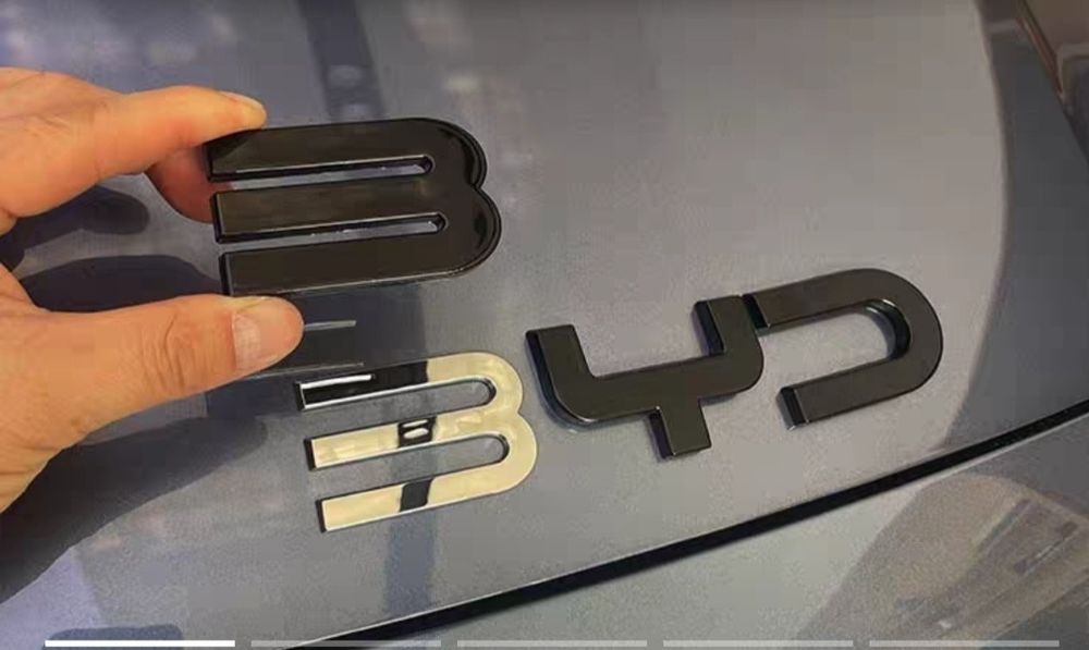 Накладка на логотип BYD