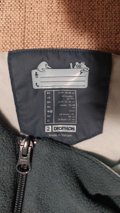 Зимен комплект на WEDZE за дете на 2-3 г. (гащеризон, яке и ръкавици)