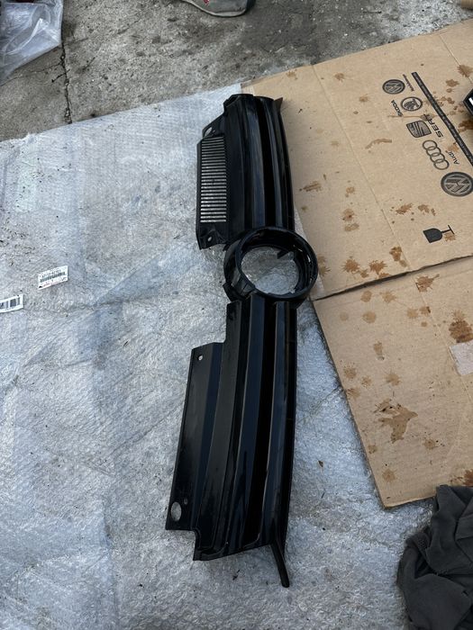 Grilă radiatir vw golf 6.cod:5K0853653.