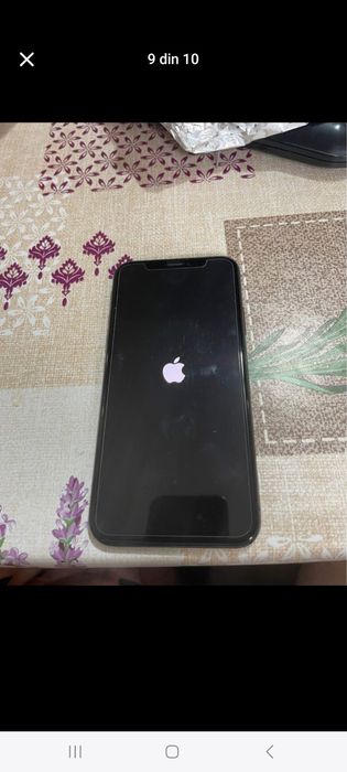 Vand sau schimb 3 telefoane Iphone