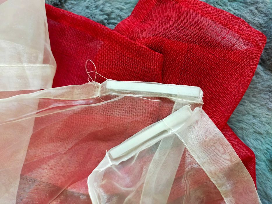 Draperie cu perdea și margine bățoasă de draperie