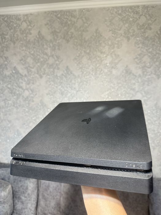 Playstation 4 slim