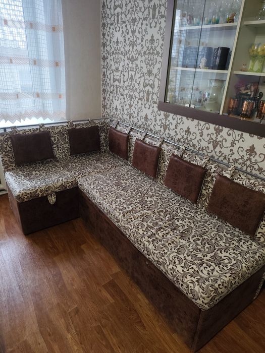 Угловой кухонный диван
