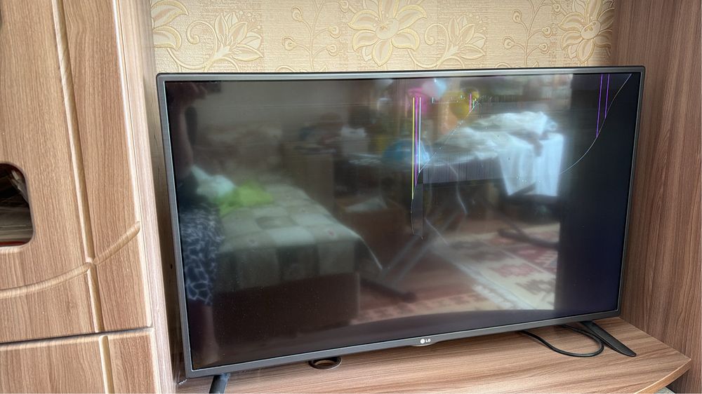 Продам б/у телевизор LG 109см на запчасти!