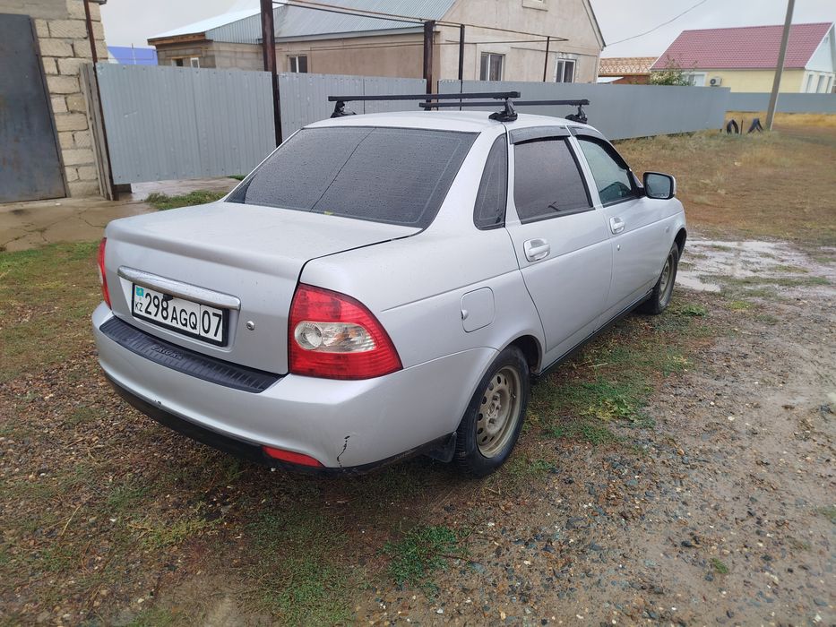 Продам приора седан