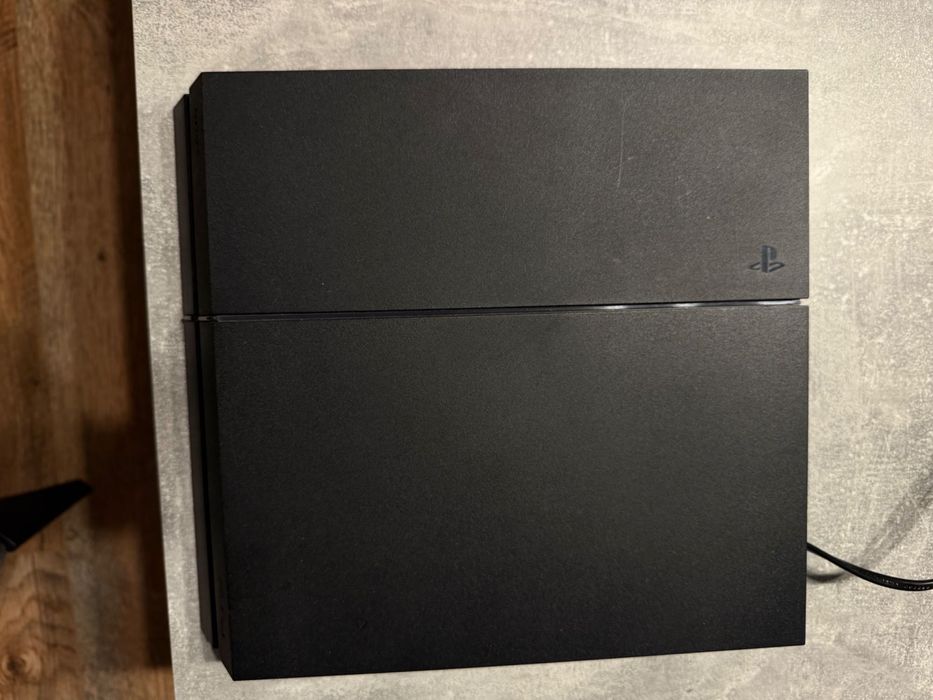 PS4 + два джойстика