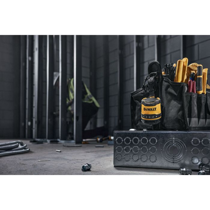 Акумулаторна тонколона DEWALT DCR009