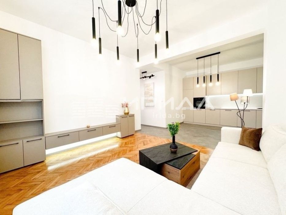 Ремонтиран тристаен апартамент до пл. Руски паметник