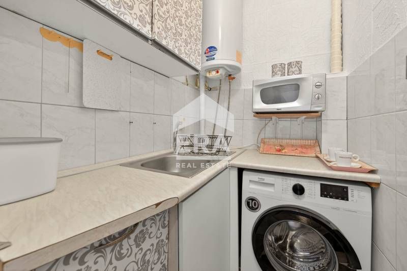 Продава се Двустаен апартамент в Варна, Цветен квартал - 40 кв.м за 2350 €/кв.м - Снимка #10