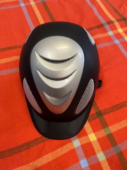 шлем для конного спорта