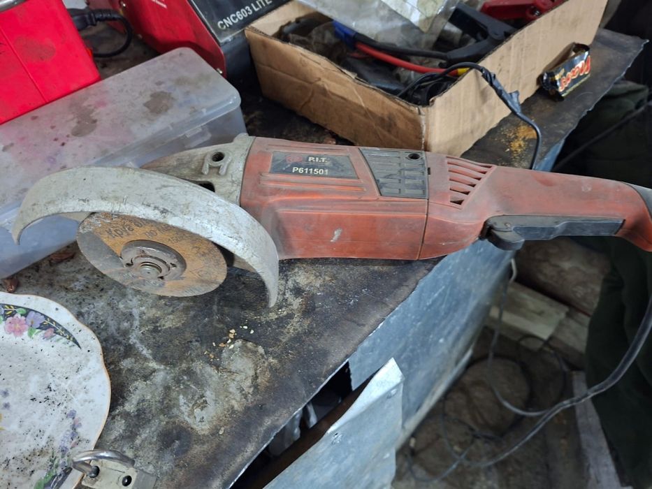 Продам болгарку не работает