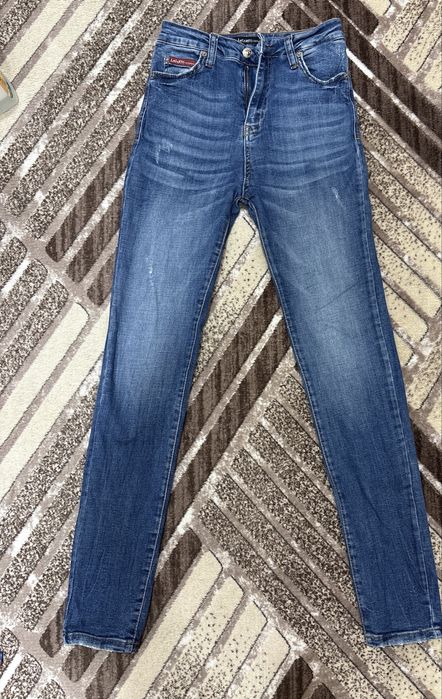 Продавам запазени дрехи в размер хс/с.