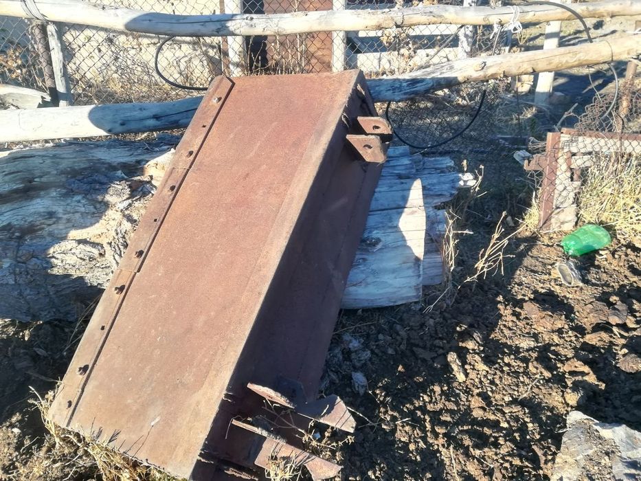 Продам трактор вместе оборудовониями