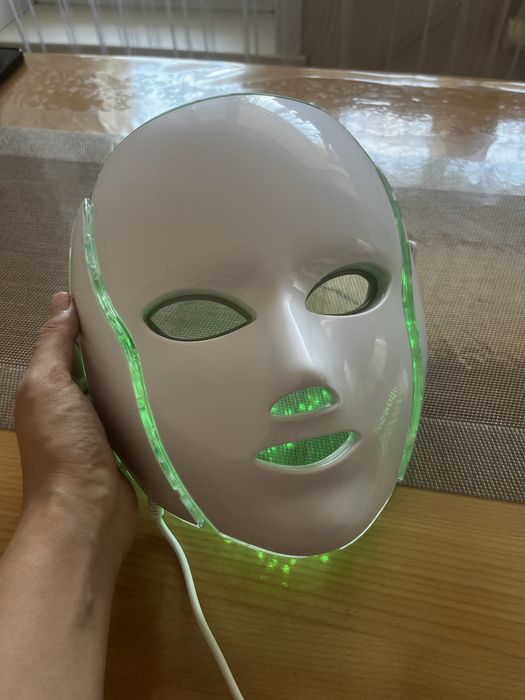 Светодиодная маска для лица
